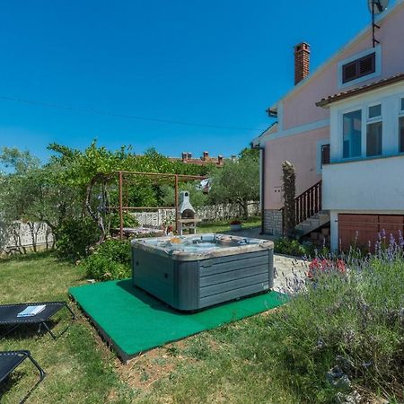 Ferienhaus Zora With Whirlpool Sveti Lovrec Pazenaticki Екстер'єр фото