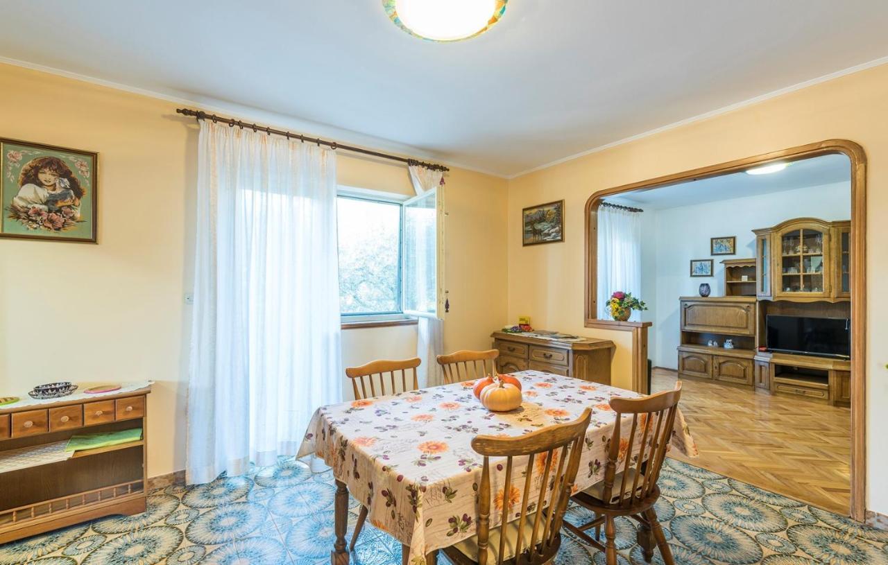 Ferienhaus Zora With Whirlpool Sveti Lovrec Pazenaticki Екстер'єр фото