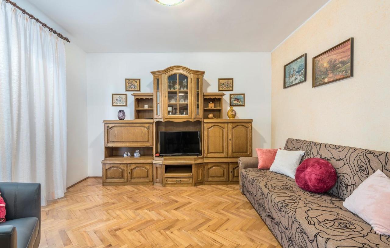 Ferienhaus Zora With Whirlpool Sveti Lovrec Pazenaticki Екстер'єр фото