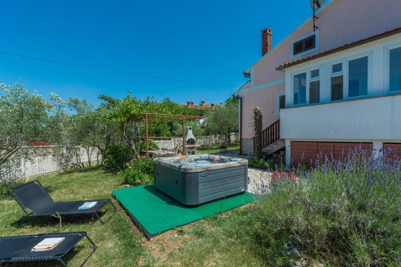 Ferienhaus Zora With Whirlpool Sveti Lovrec Pazenaticki Екстер'єр фото