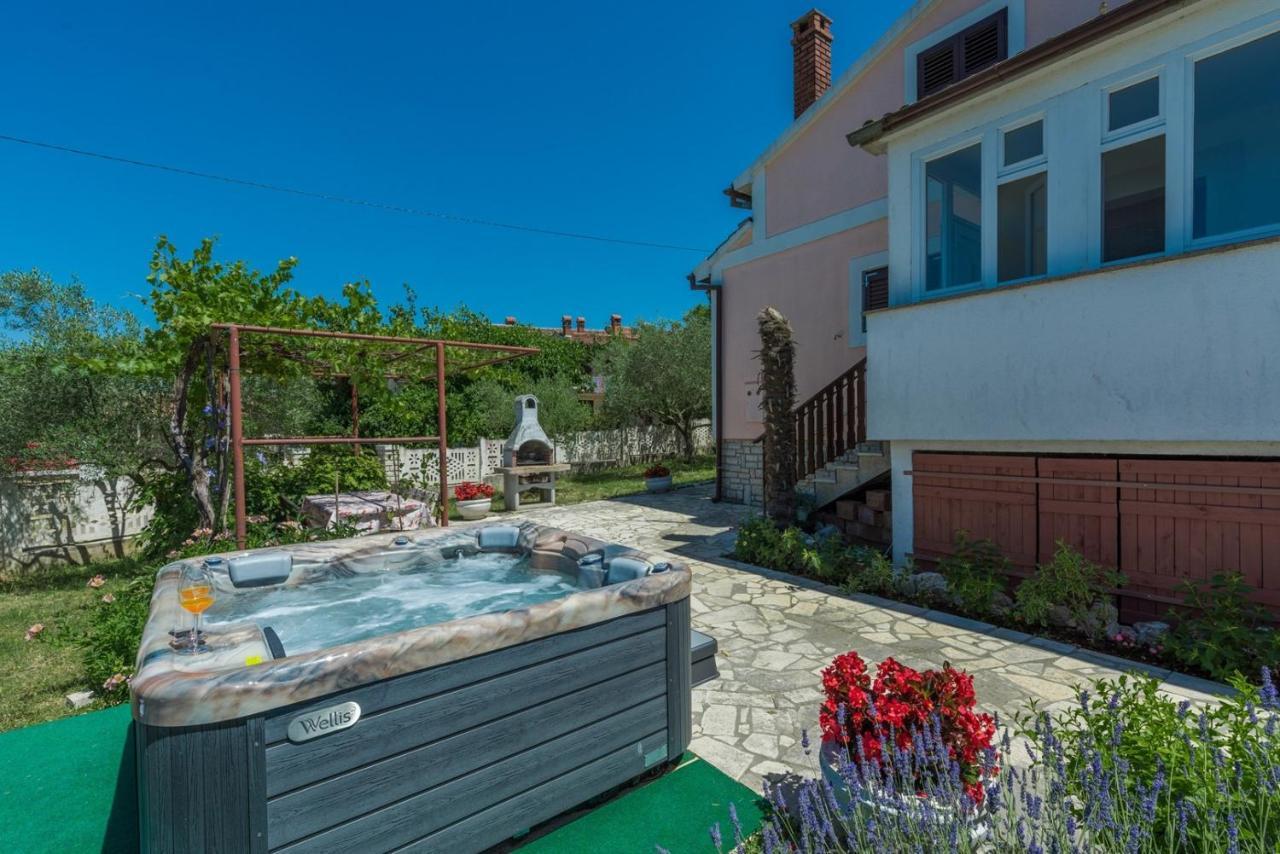Ferienhaus Zora With Whirlpool Sveti Lovrec Pazenaticki Екстер'єр фото